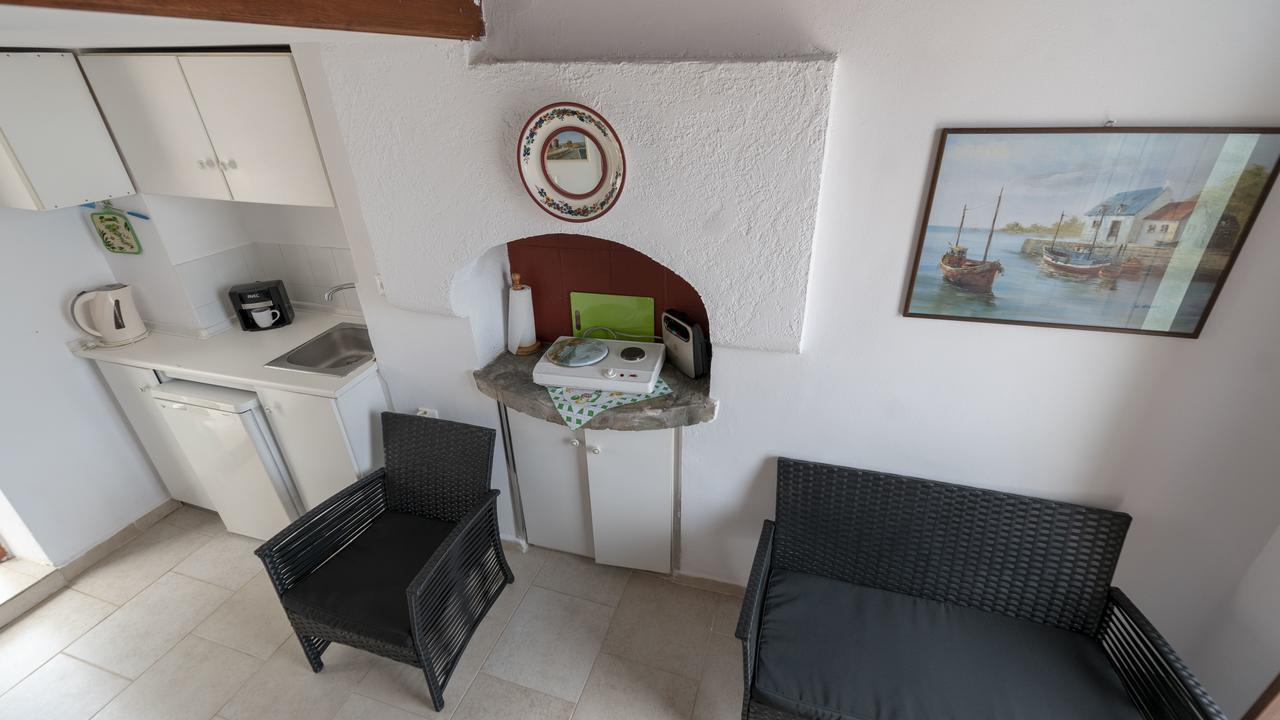 Roulas Apartments Hálki Kültér fotó