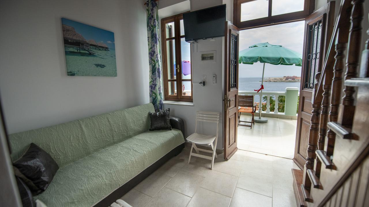 Roulas Apartments Hálki Kültér fotó