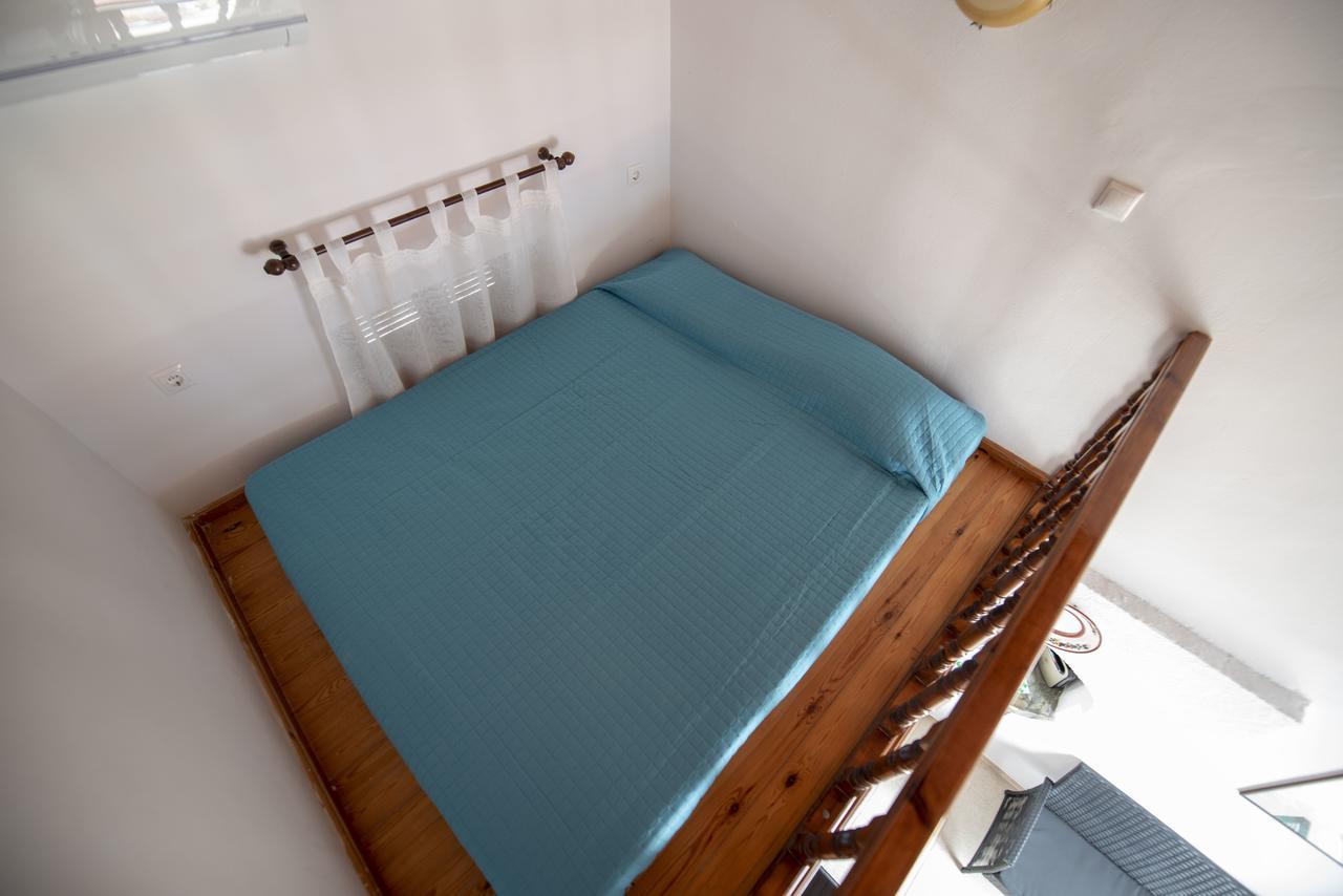 Roulas Apartments Hálki Kültér fotó